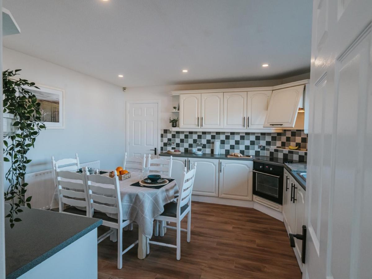 קאסלרוק Tideaway - Cosy Seaside Village Bungalow Near Beach מראה חיצוני תמונה