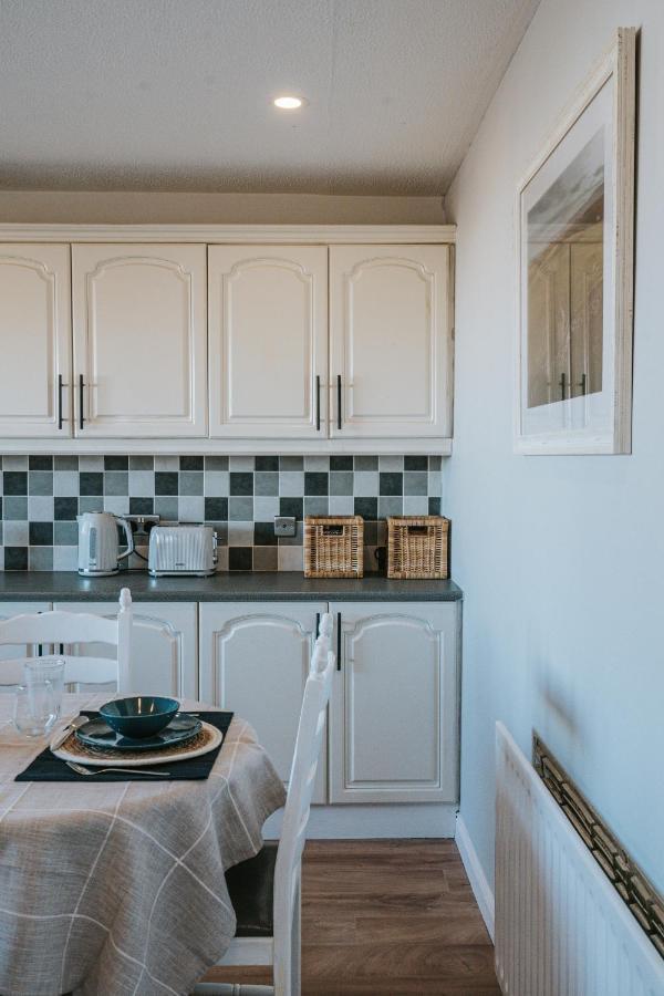 קאסלרוק Tideaway - Cosy Seaside Village Bungalow Near Beach מראה חיצוני תמונה